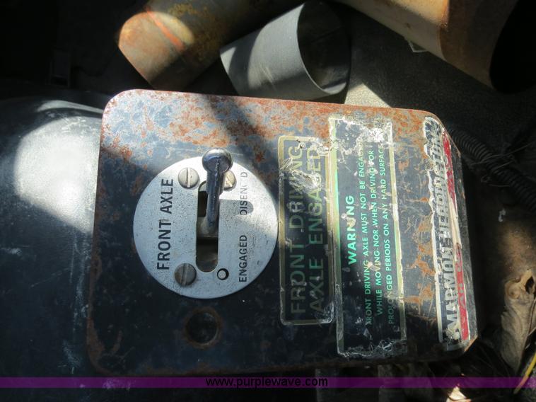 image for item B4742 1989 Ford F800 flatbed truck