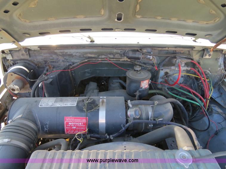 image for item B4742 1989 Ford F800 flatbed truck