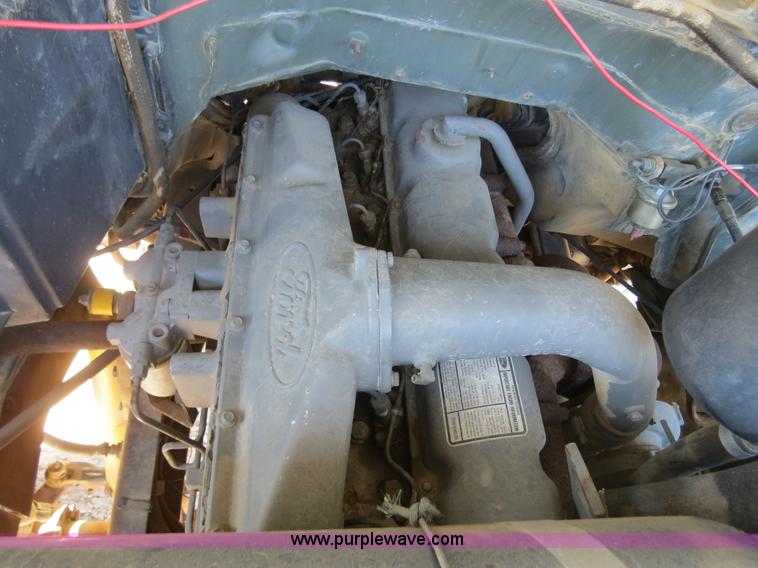 image for item B4742 1989 Ford F800 flatbed truck