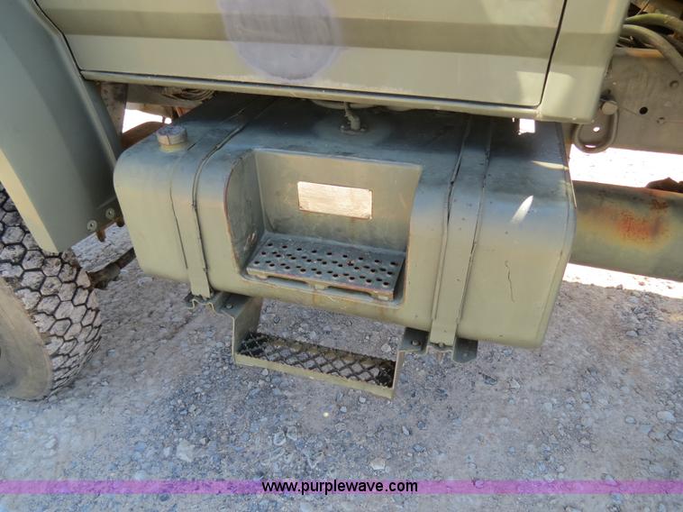 image for item B4742 1989 Ford F800 flatbed truck