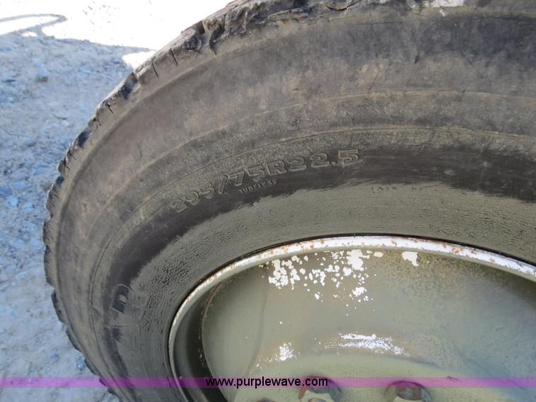 image for item B4742 1989 Ford F800 flatbed truck