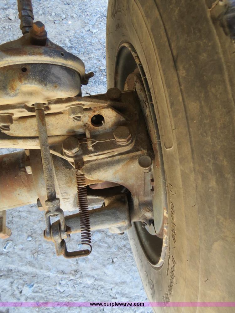 image for item B4742 1989 Ford F800 flatbed truck