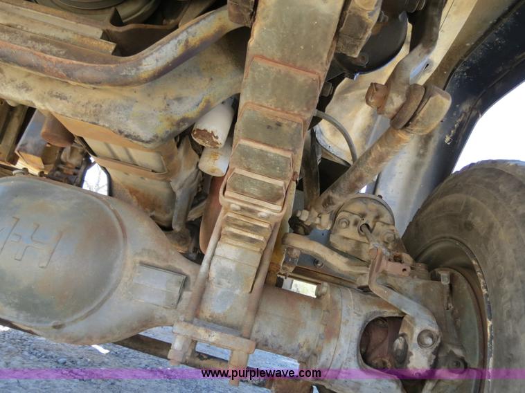 image for item B4742 1989 Ford F800 flatbed truck