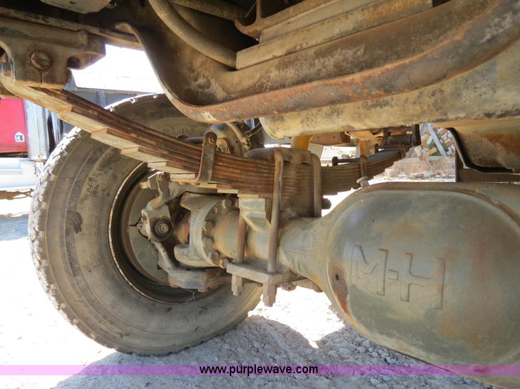 image for item B4742 1989 Ford F800 flatbed truck