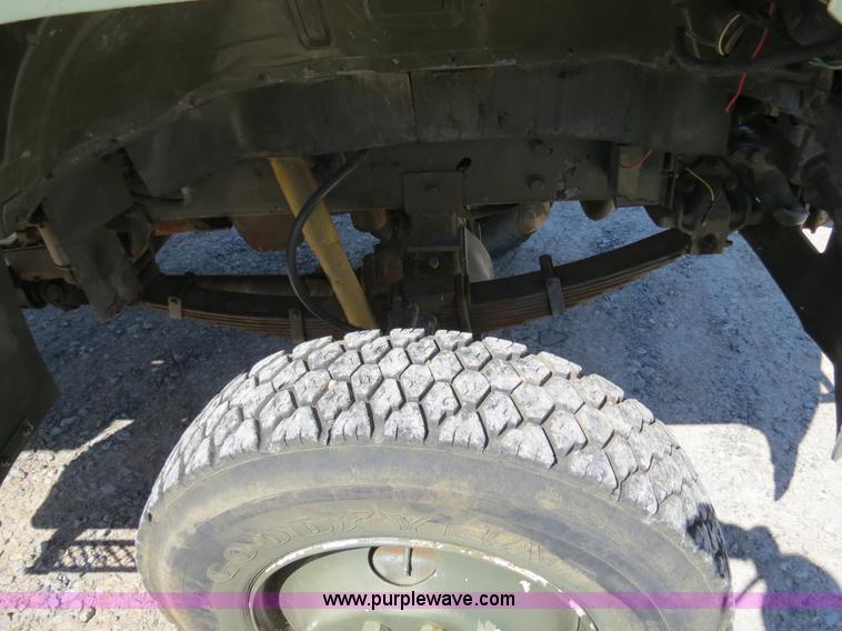 image for item B4742 1989 Ford F800 flatbed truck