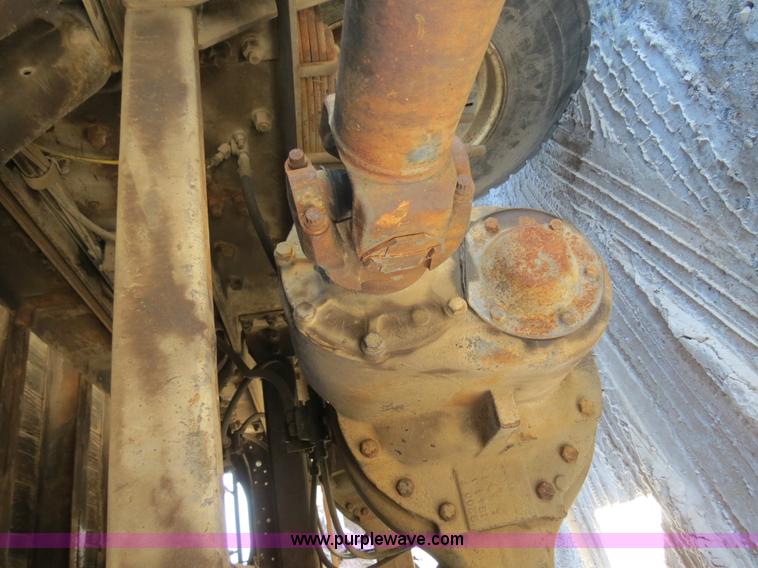 image for item B4742 1989 Ford F800 flatbed truck