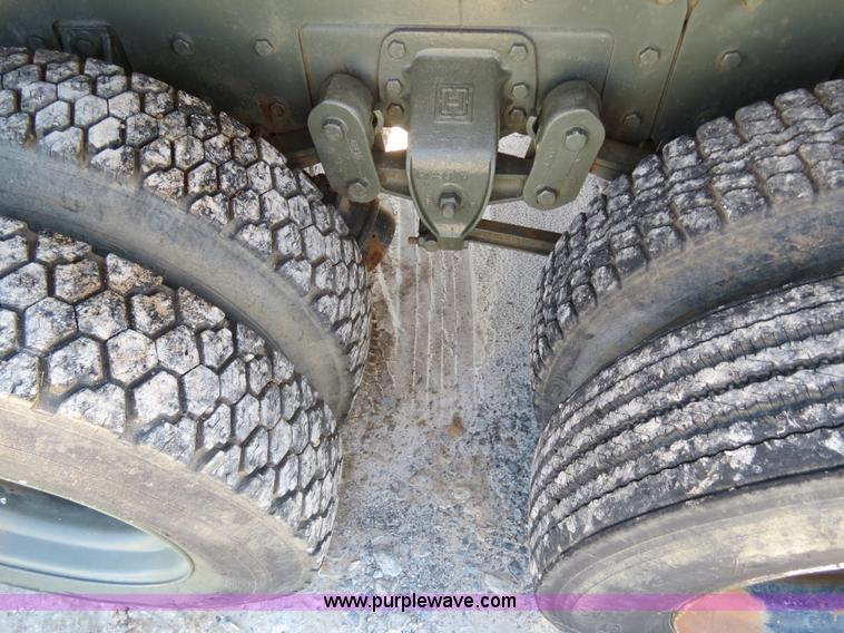 image for item B4742 1989 Ford F800 flatbed truck