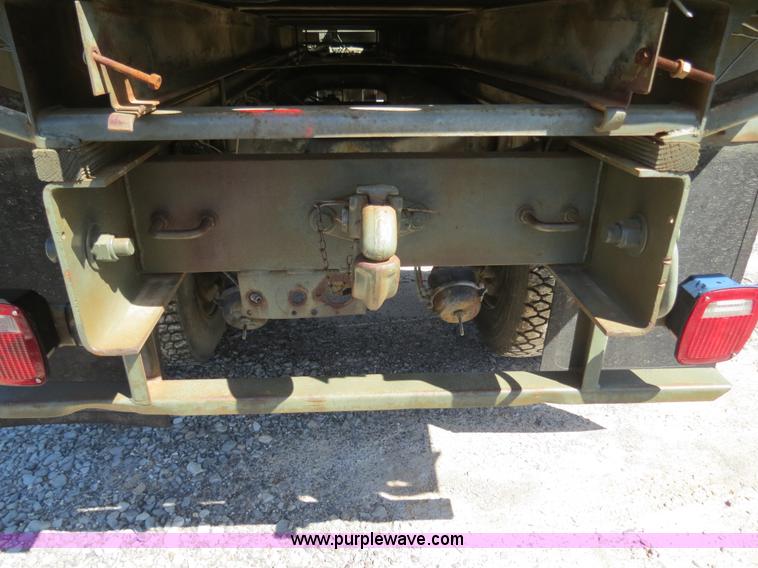 image for item B4742 1989 Ford F800 flatbed truck