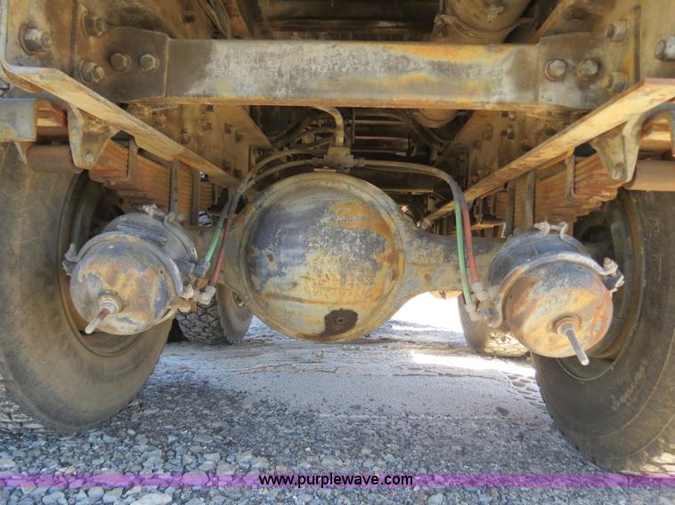 image for item B4742 1989 Ford F800 flatbed truck