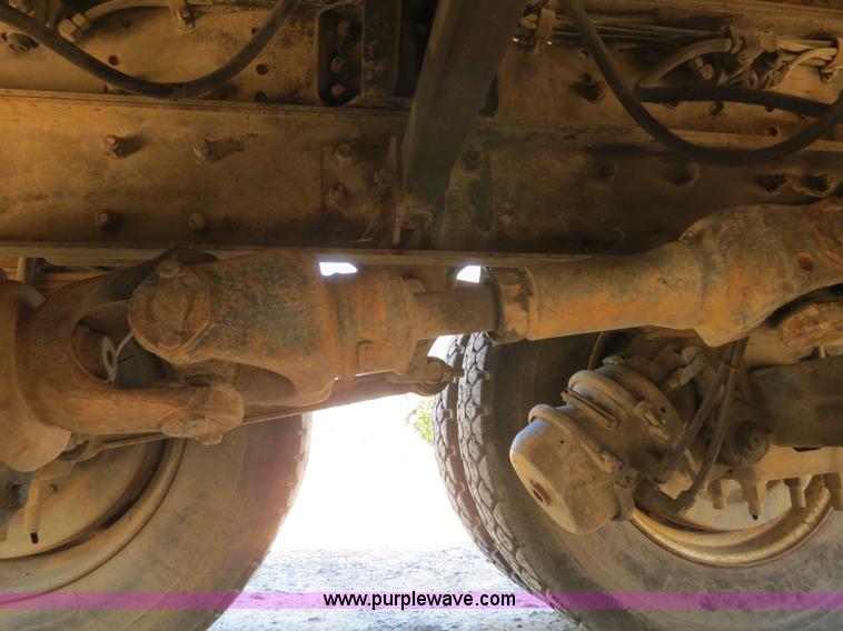 image for item B4742 1989 Ford F800 flatbed truck