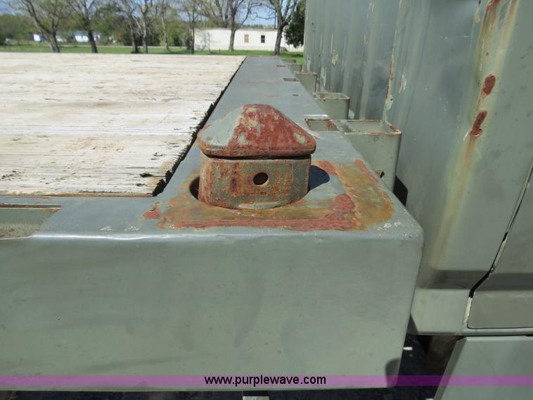 image for item B4742 1989 Ford F800 flatbed truck