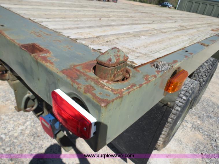 image for item B4742 1989 Ford F800 flatbed truck