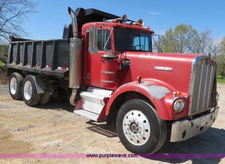 image for item B4743 1975 Kenworth W900 dump truck