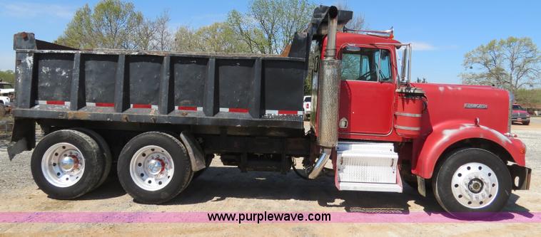 image for item B4743 1975 Kenworth W900 dump truck