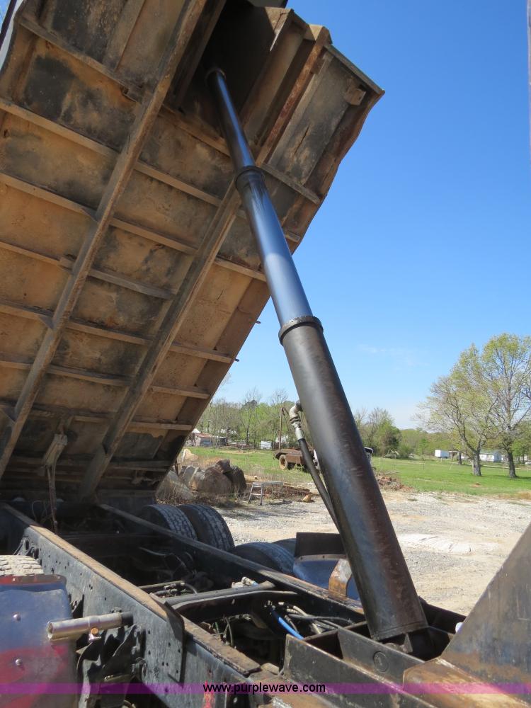 image for item B4743 1975 Kenworth W900 dump truck