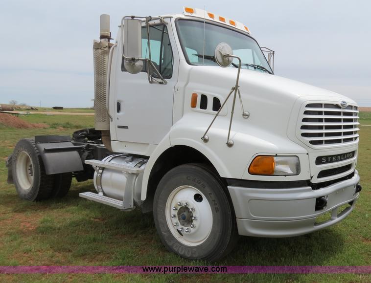 image for item B4753 2005 Sterling A9500 semi truck