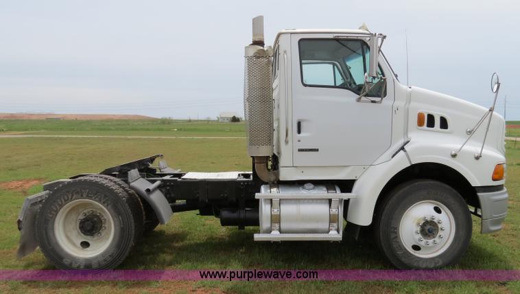 image for item B4753 2005 Sterling A9500 semi truck