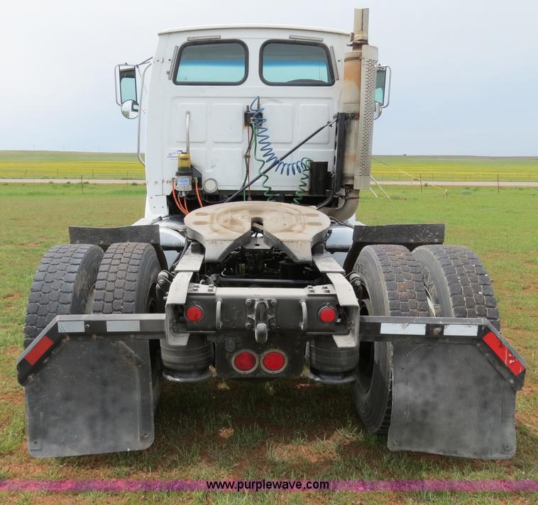 image for item B4753 2005 Sterling A9500 semi truck