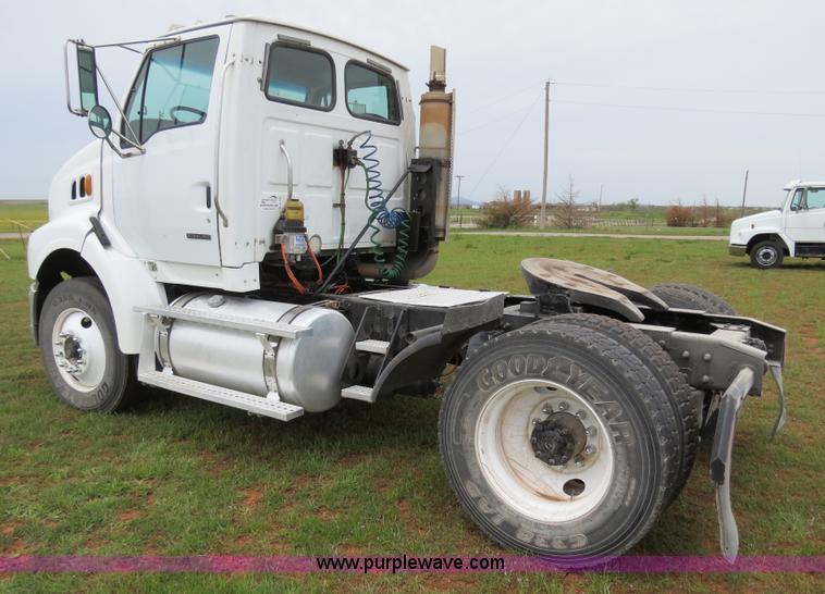 image for item B4753 2005 Sterling A9500 semi truck