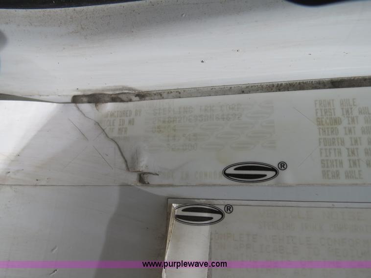 image for item B4753 2005 Sterling A9500 semi truck