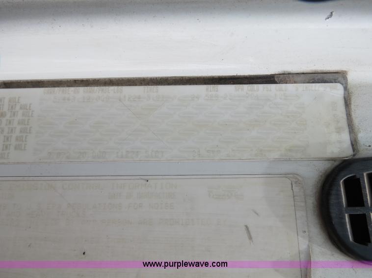 image for item B4753 2005 Sterling A9500 semi truck