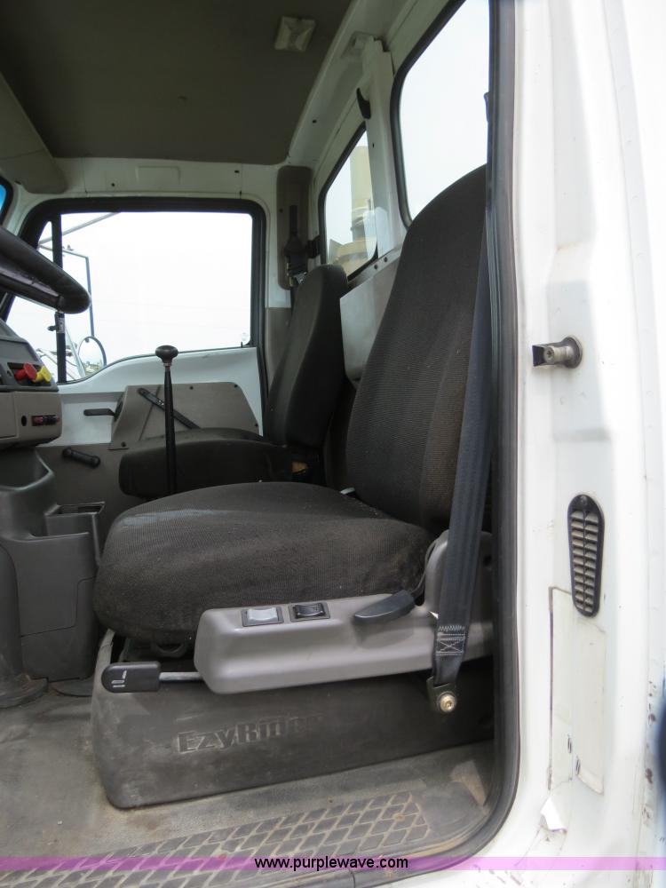 image for item B4753 2005 Sterling A9500 semi truck