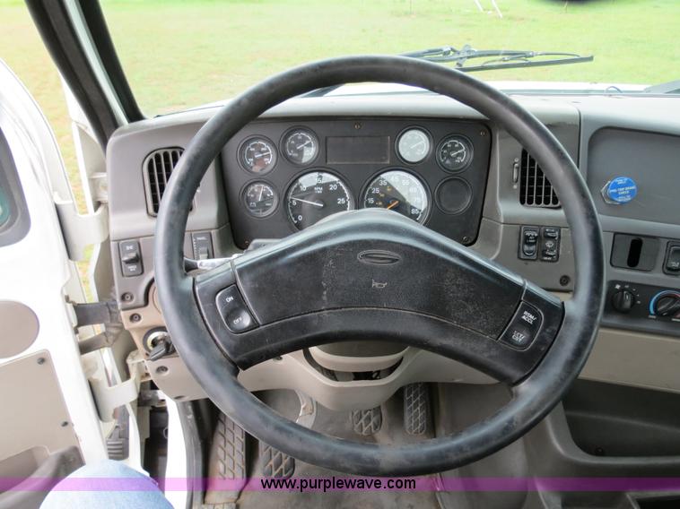 image for item B4753 2005 Sterling A9500 semi truck