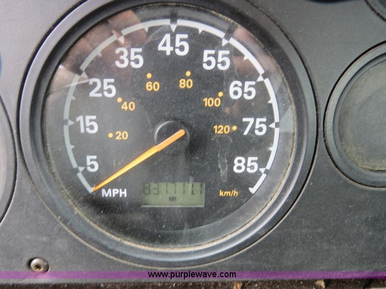 image for item B4753 2005 Sterling A9500 semi truck