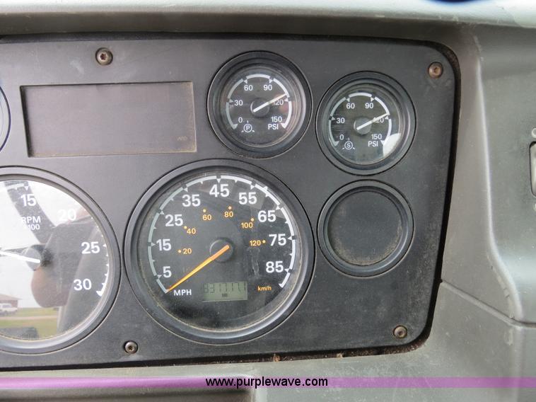 image for item B4753 2005 Sterling A9500 semi truck