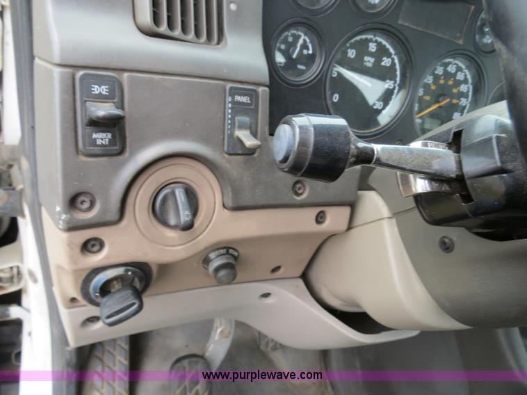 image for item B4753 2005 Sterling A9500 semi truck