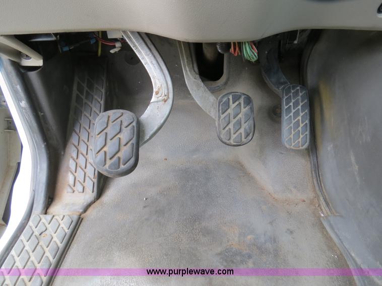 image for item B4753 2005 Sterling A9500 semi truck