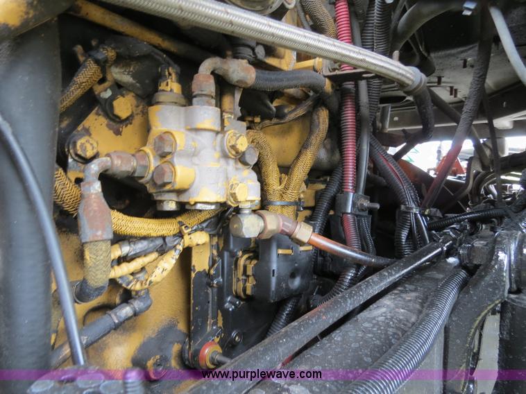 image for item B4753 2005 Sterling A9500 semi truck