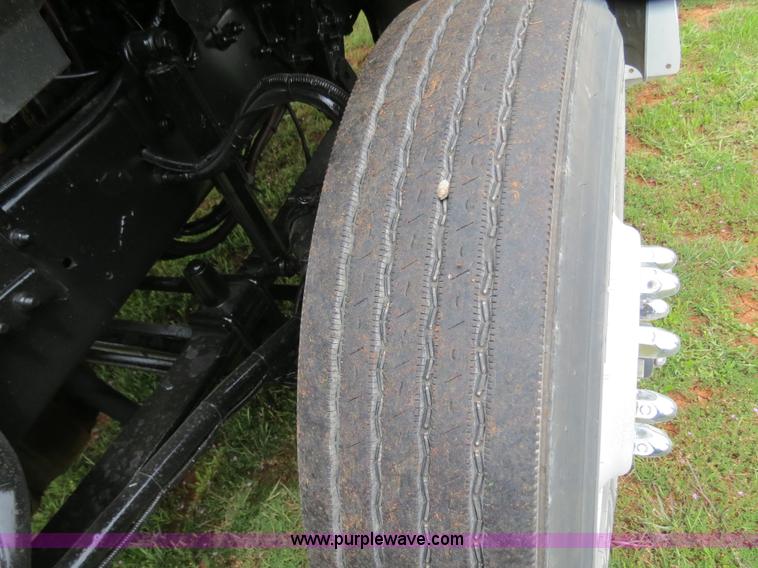 image for item B4753 2005 Sterling A9500 semi truck