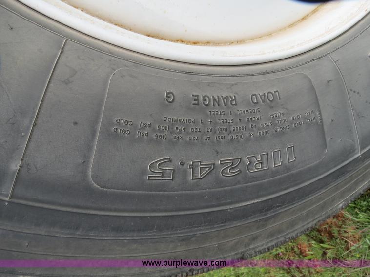 image for item B4753 2005 Sterling A9500 semi truck