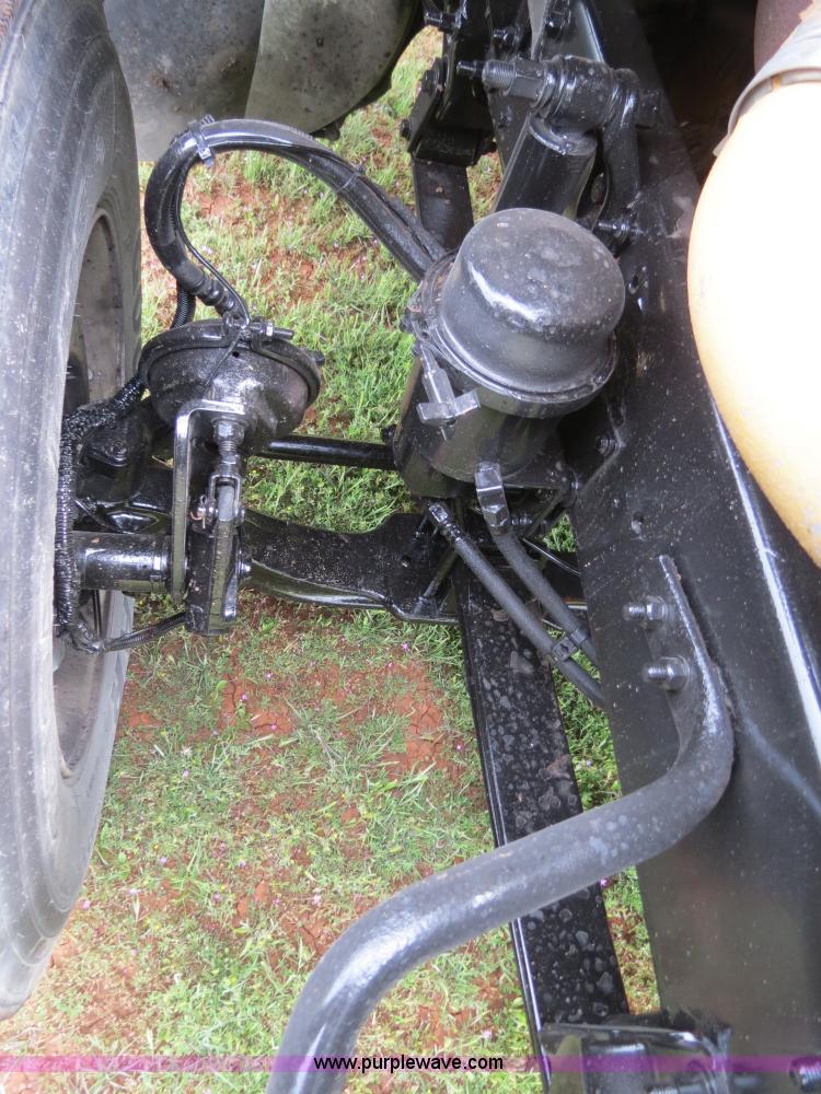 image for item B4753 2005 Sterling A9500 semi truck