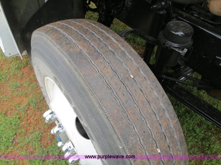 image for item B4753 2005 Sterling A9500 semi truck