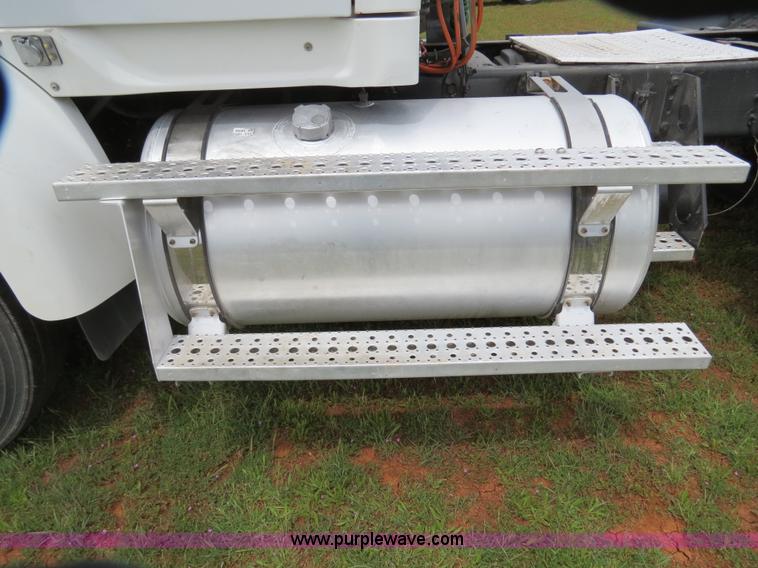 image for item B4753 2005 Sterling A9500 semi truck