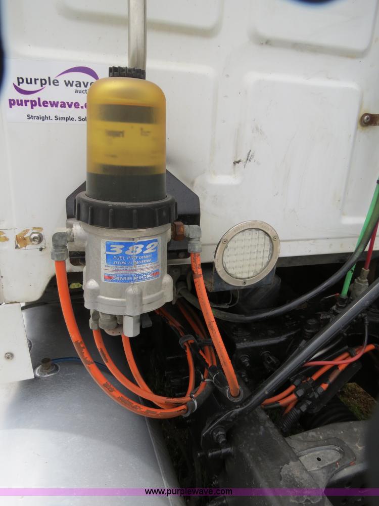 image for item B4753 2005 Sterling A9500 semi truck