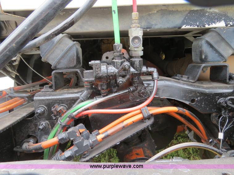 image for item B4753 2005 Sterling A9500 semi truck