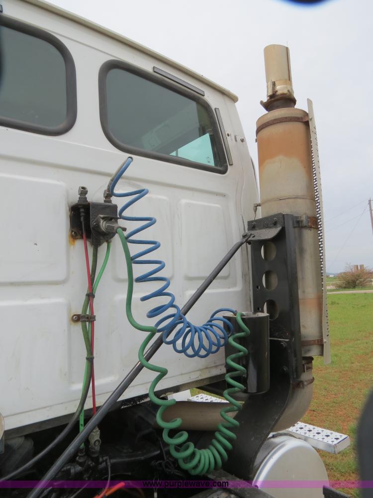 image for item B4753 2005 Sterling A9500 semi truck