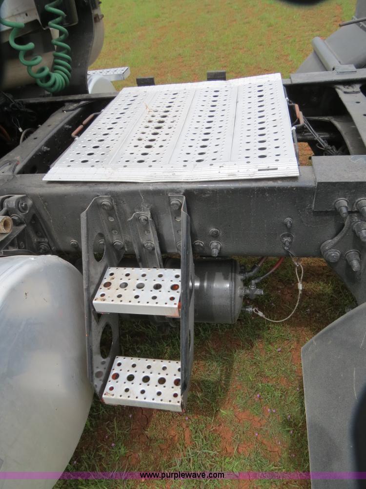 image for item B4753 2005 Sterling A9500 semi truck