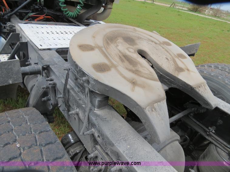 image for item B4753 2005 Sterling A9500 semi truck