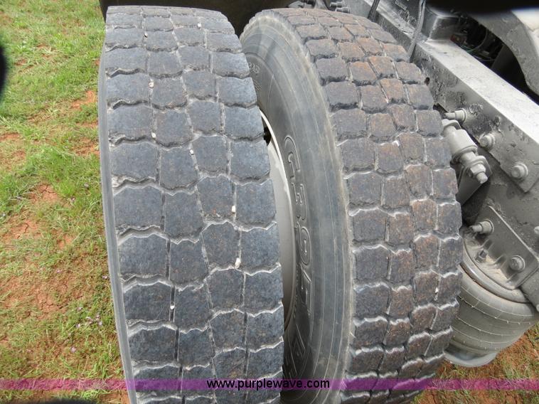 image for item B4753 2005 Sterling A9500 semi truck