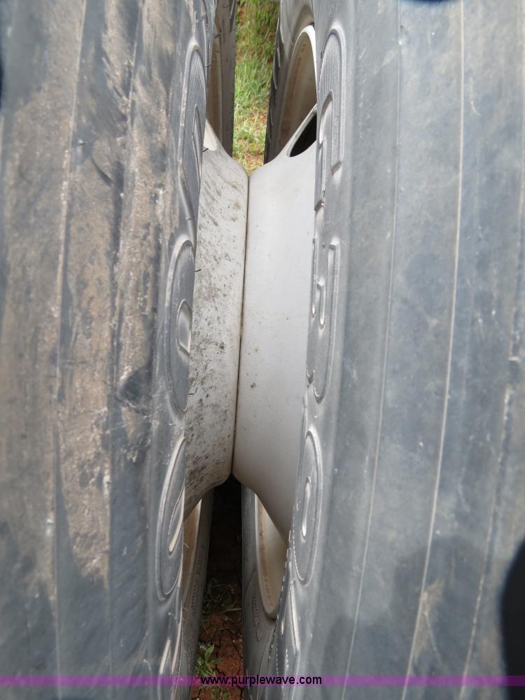 image for item B4753 2005 Sterling A9500 semi truck