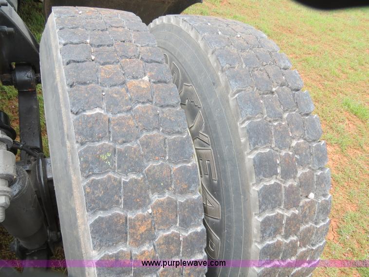 image for item B4753 2005 Sterling A9500 semi truck