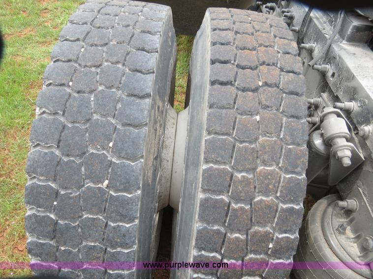 image for item B4753 2005 Sterling A9500 semi truck