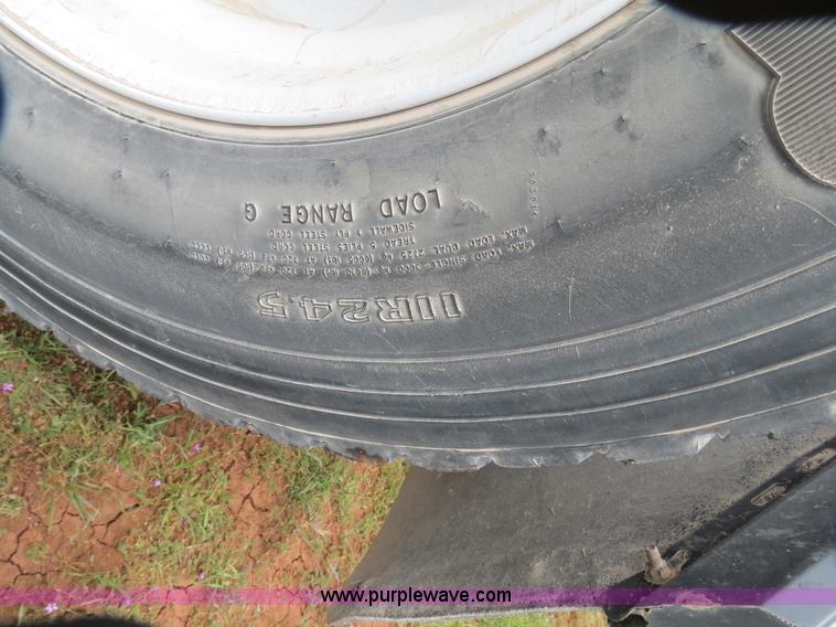 image for item B4753 2005 Sterling A9500 semi truck