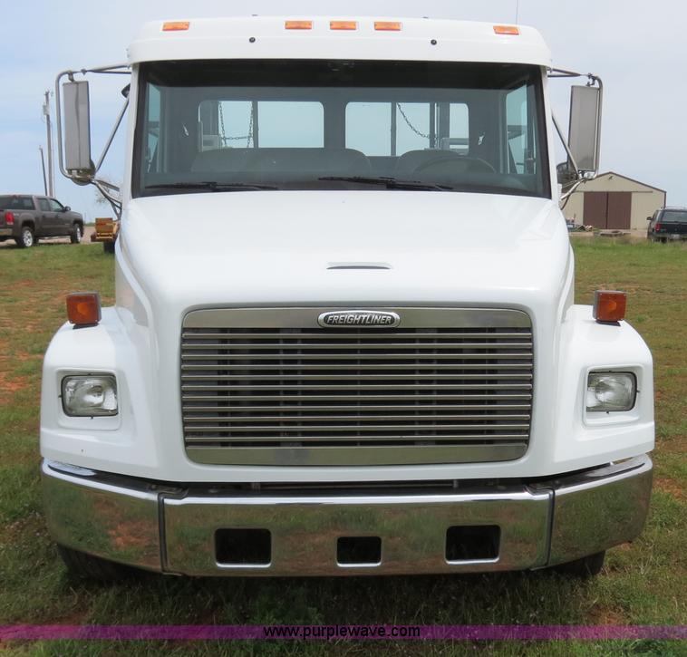 image for item B4754 2000 Freightliner FL50 Business Class truck