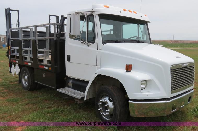 image for item B4754 2000 Freightliner FL50 Business Class truck