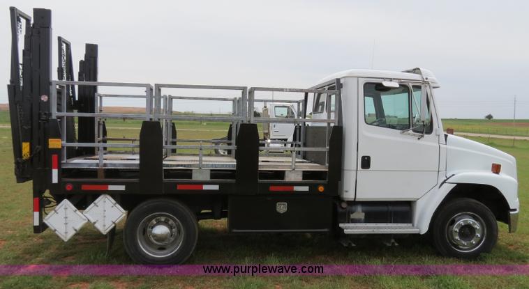 image for item B4754 2000 Freightliner FL50 Business Class truck